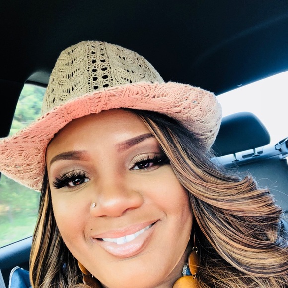 Meet the Posher Other - Meet your Posher, Jennifer